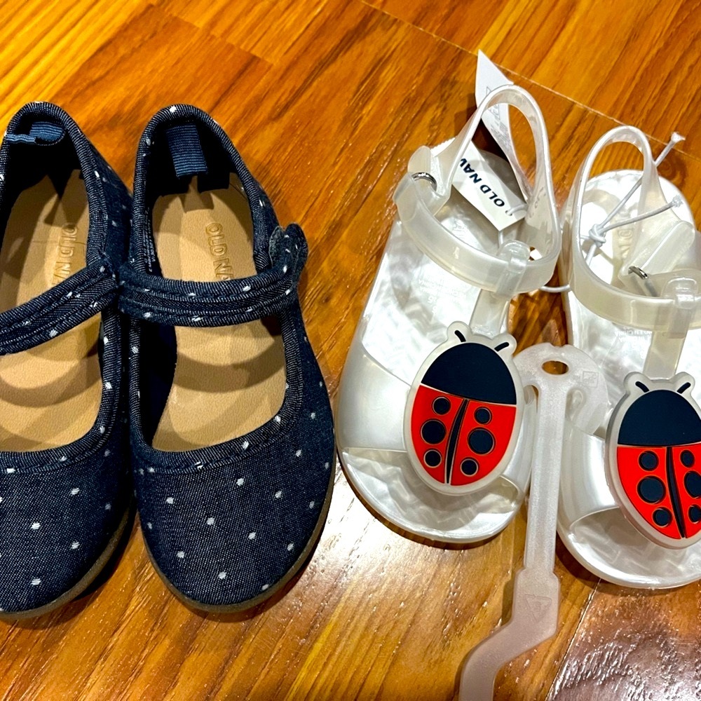 Set of 2 size 6 toddler old navy shoes